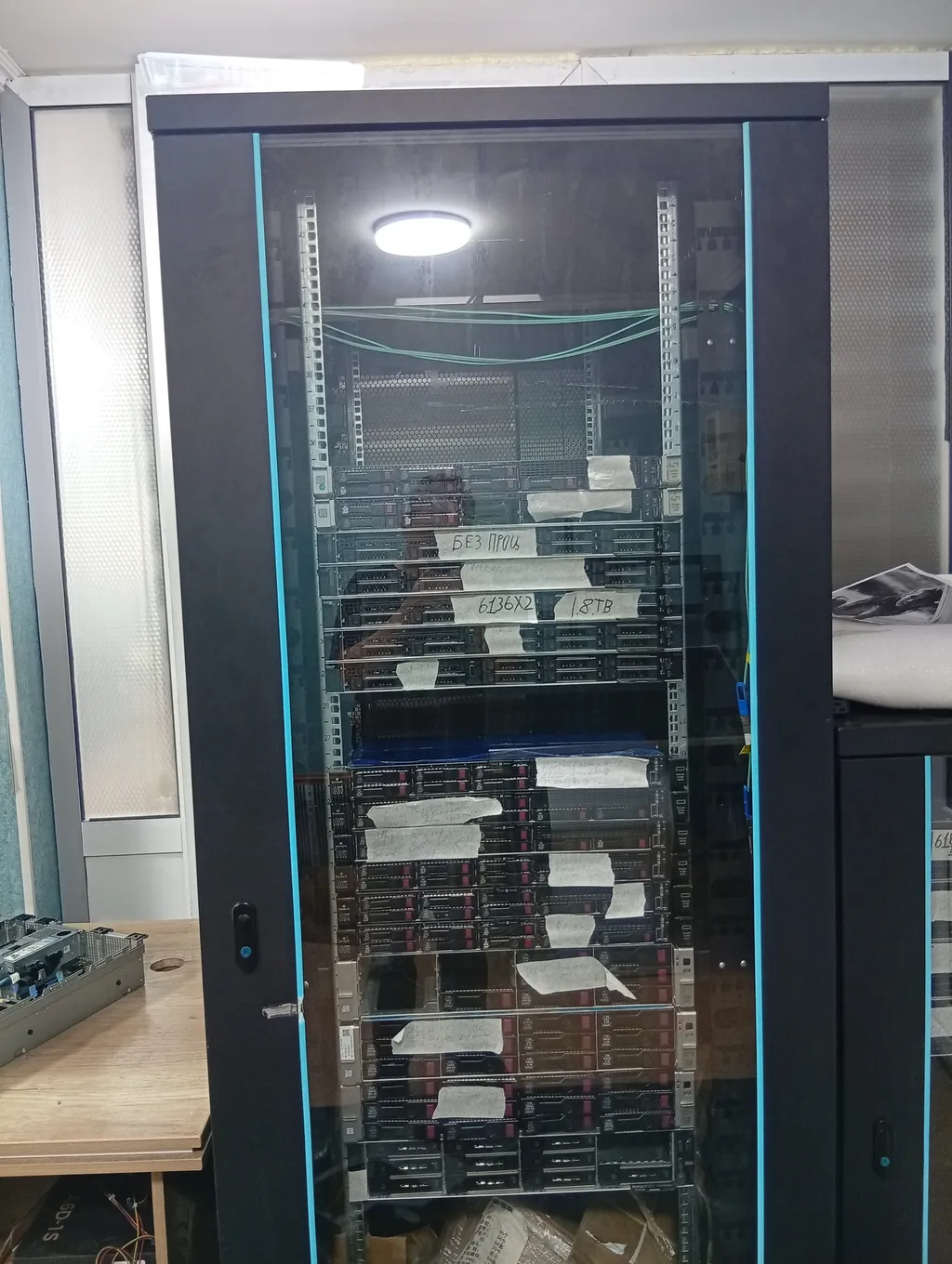 Серверный шкаф 42U, напольный, 19″. размеры :800×1000мм. Цвет:черный