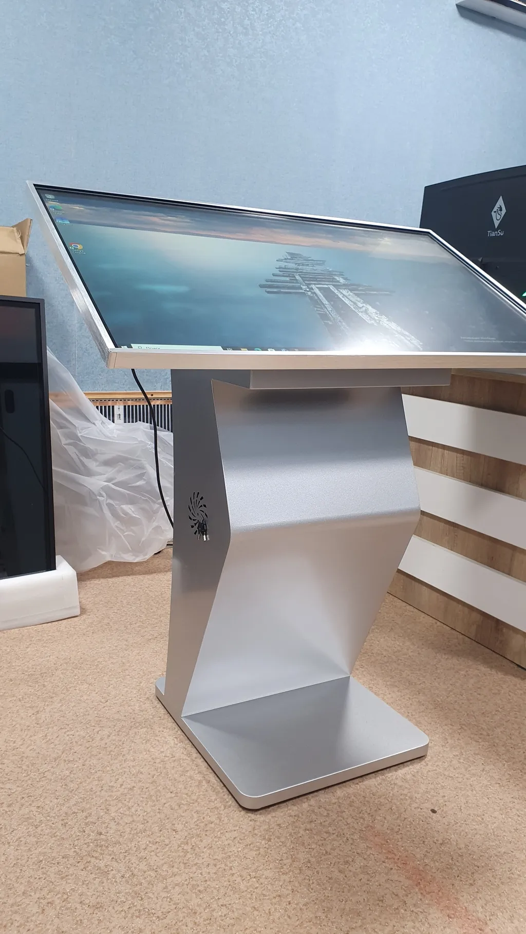 Информационный Киоск (Интерактивная Панель) 43 дюйма Продается